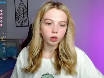 webcam girl small_blondee live cam image #3845108