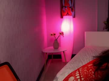 webcam girl ella_knockers_xl live cam image #2339340