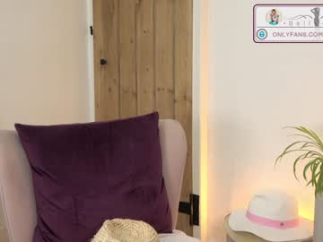 webcam girl belle_jlou live cam image #2469943