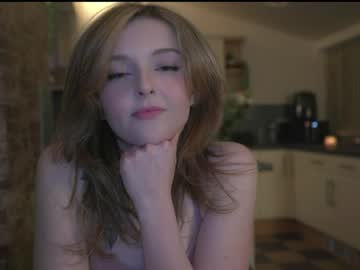 webcam girl lucydelovely live cam image #3648940
