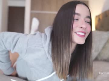 webcam girl emyii live cam image #4227002