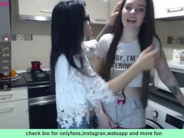 webcam couple maya_and_guests live cam image #1053447