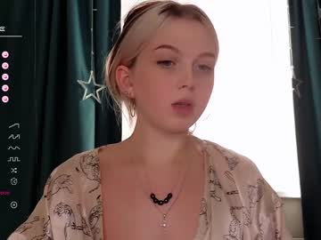 webcam girl small_blondee live cam image #5269498
