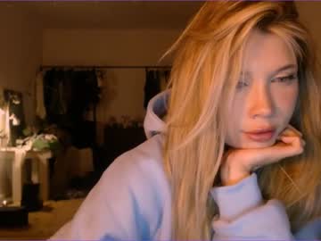 webcam girl bitter_moon live cam image #3399940