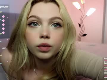 webcam girl small_blondee live cam image #4487897