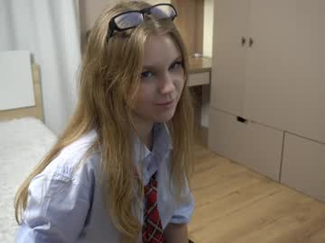 webcam girl lynetades live cam image #7046561