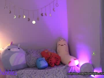 webcam girl blue_bubbles118 live cam image #2285244