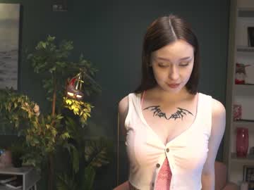 webcam girl ella_knockers_xl live cam image #1299000