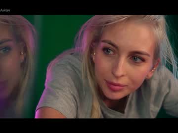 webcam girl artmosphera live cam image #2807714