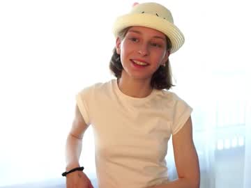 webcam girl brittcollinge live cam image #7116383