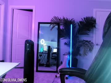 webcam girl oliviaowens live cam image #4984768