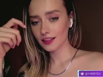 webcam girl _yvie_ live cam image #3695564