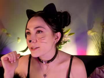 webcam girl littlee33 live cam image #3590175