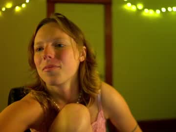 webcam girl crimsonxrapture live cam image #2251312