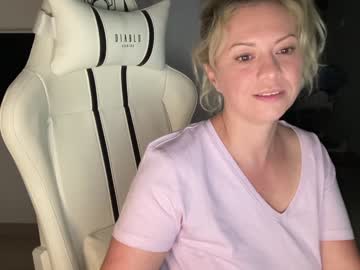 webcam girl kiradivine live cam image #2751144