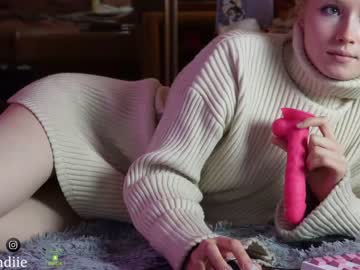 webcam girl bestblondiiecb live cam image #6112859