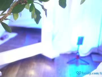webcam girl eva_fashionista live cam image #2797143