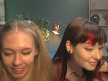 webcam girl ella_knockers_xl live cam image #1679728