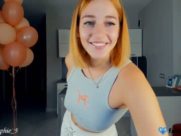 webcam girl sophie_5 live cam image #2610988