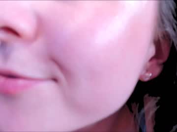 webcam girl littlee33 live cam image #4713583