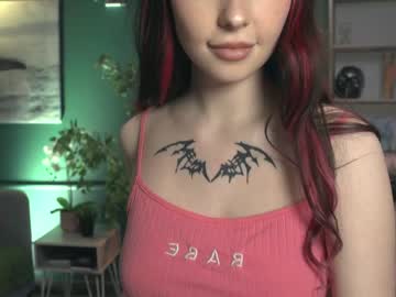 webcam girl ella_knockers_xl live cam image #1737565