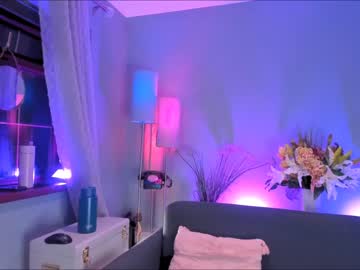 webcam girl littlee33 live cam image #5257159