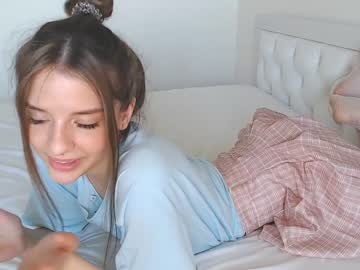 webcam girl lesi_moon live cam image #5015017