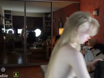 webcam girl bestblondiiecb live cam image #6985374