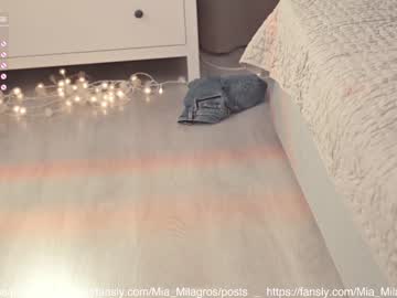 webcam girl mia_milagros live cam image #2697442