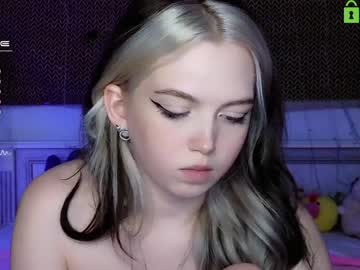webcam girl small_blondee live cam image #4880964