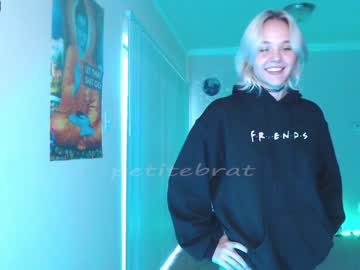 webcam girl petitebrat live cam image #275566