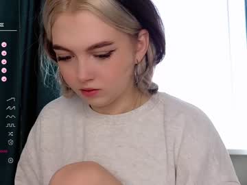 webcam girl small_blondee live cam image #5461357