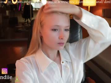 webcam girl bestblondiiecb live cam image #4454492