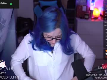 webcam girl blue_mooncat live cam image #4341199