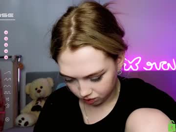 webcam girl small_blondee live cam image #4746988