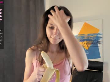 webcam girl peek_in_my_window live cam image #5812581