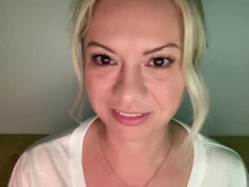 webcam girl kiradivine live cam image #4377070