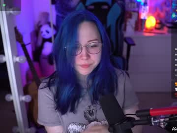 webcam girl blue_mooncat live cam image #5034706