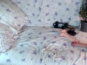 webcam girl q_t_pie live cam image #923007