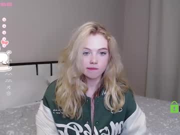 webcam girl small_blondee live cam image #3720896