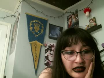 webcam girl gothicwaifu222 live cam image #7097877