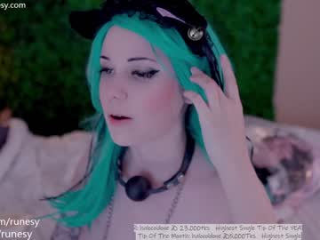 webcam girl runesy live cam image #4286538