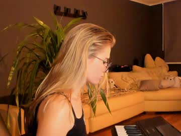 webcam girl linellali live cam image #2994631