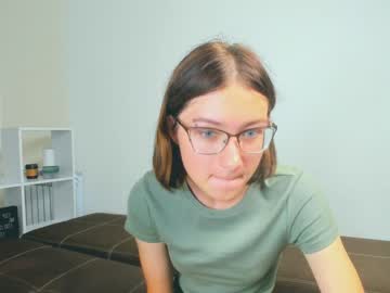 webcam girl emma__ellis live cam image #2325166