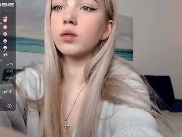 webcam girl small_blondee live cam image #1599369