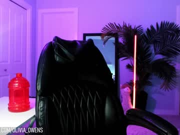 webcam girl oliviaowens live cam image #5993111