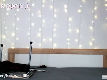 webcam girl hot_wet_lilly live cam image #3352854