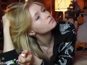 webcam girl bestblondiiecb live cam image #6377661
