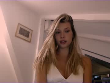 webcam girl bitter_moon live cam image #3598591