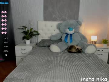webcam girl emmika_ live cam image #588078